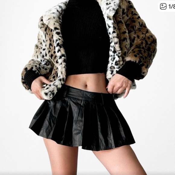 G by Guess Jackets & Blazers - G by Guess Brown Animal Cheetah Print Cropped
Faux Fur Teddy Coat Jacket Size S